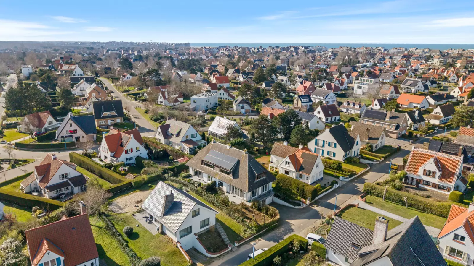 Te renoveren woning met rustige ligging.