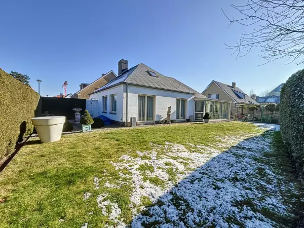 Goed onderhouden villa, rustig gelegen in Koksijde