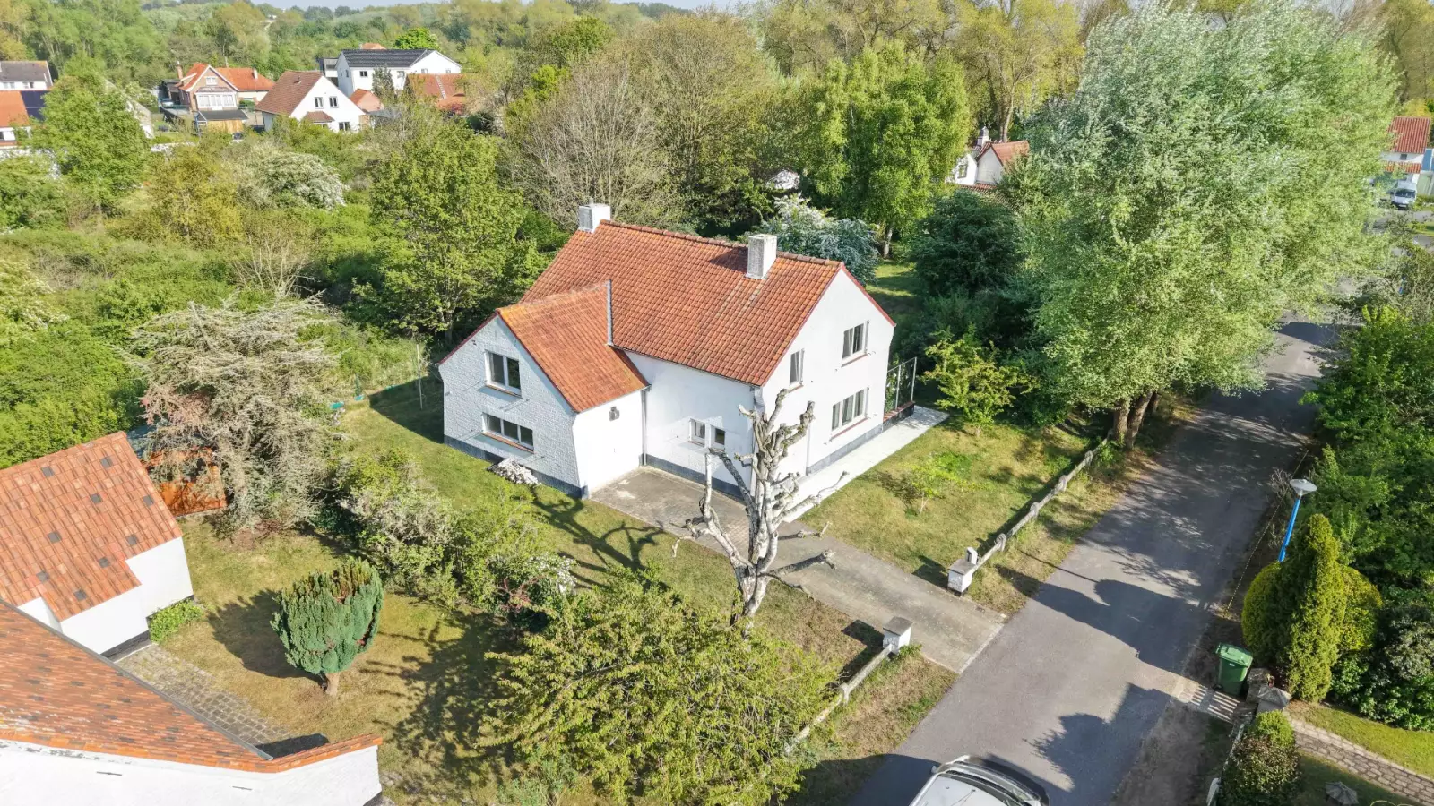 Villa vlak bij natuurgebied.