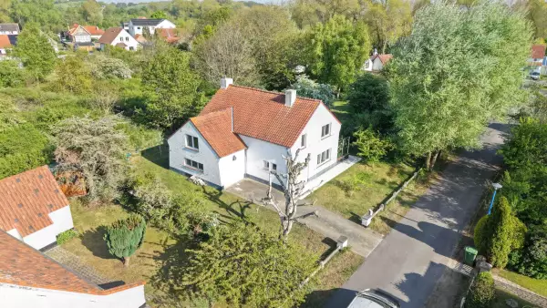 Villa vlak bij natuurgebied.