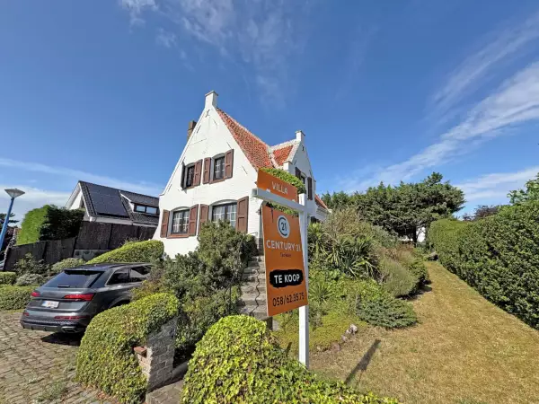 Charmante kustvilla in rustige straat.