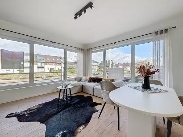 Gerenoveerd appartement nabij het strand.
