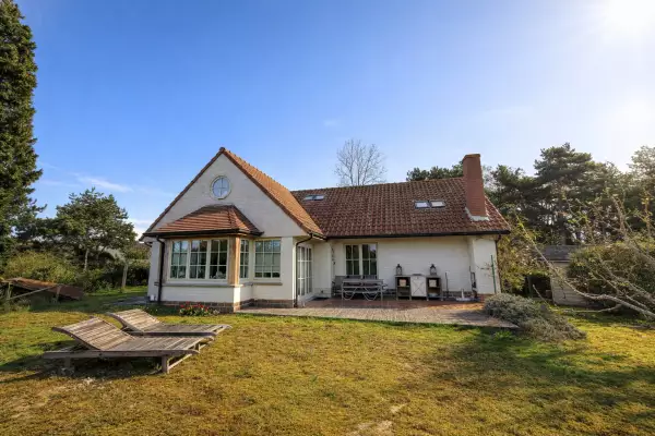 Instapklare villa met rustige ligging te Sint-Idesbald.