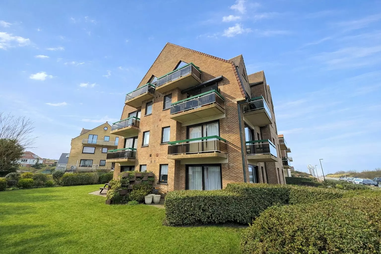Zongericht appartement op 300m van de zee.