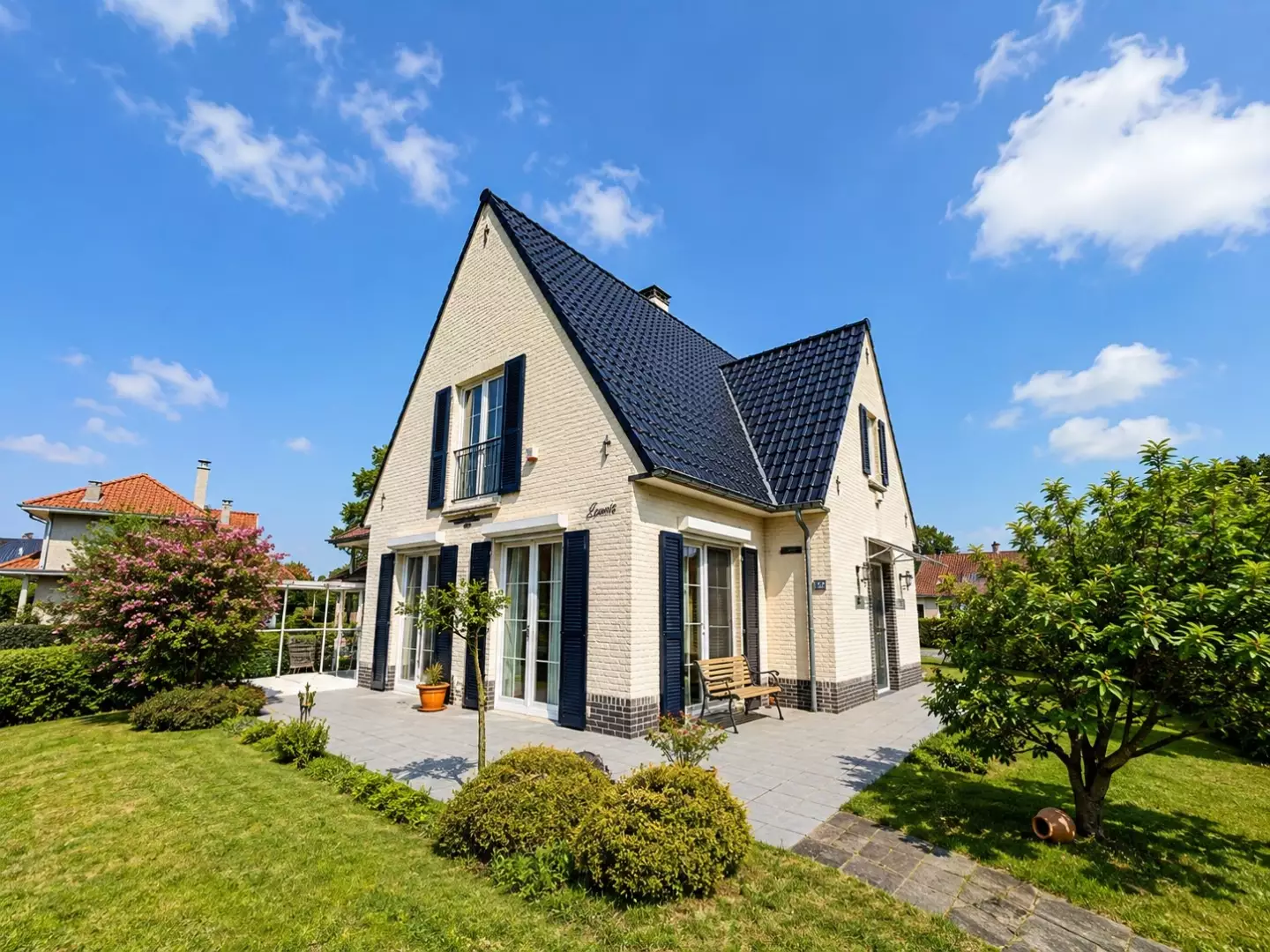 Villa charmante avec très bonne situation.