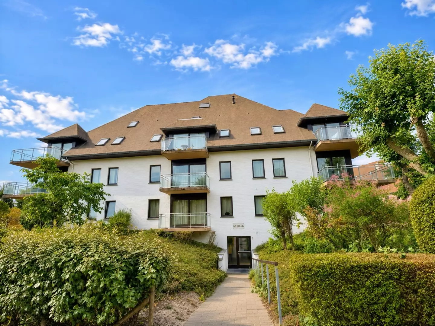 Hoekappartement zuidwest georiënteerd inclusief parkeerplaats en kelder.