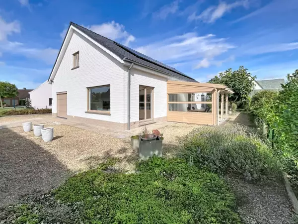 Bungalow woning met 3 slaapkamers, garage en tuin te Oostduinkerke – ideale gezinswoning in rustige omgeving!
