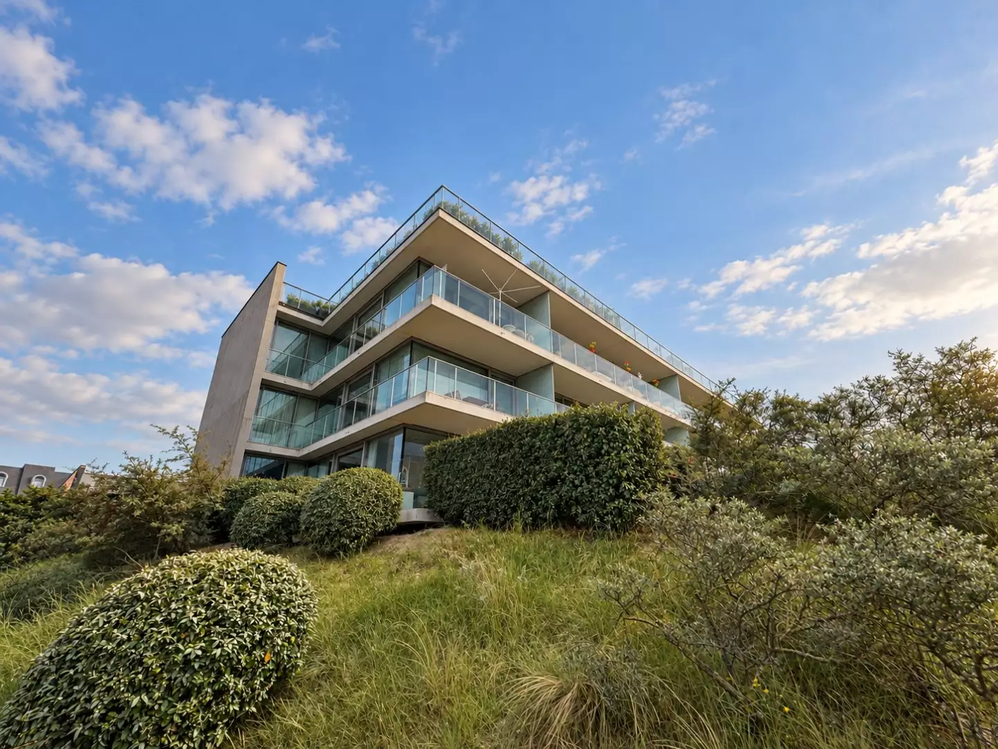 Architecturaal wonen in Residentie Jean Prouvé te Sint-Idesbald.