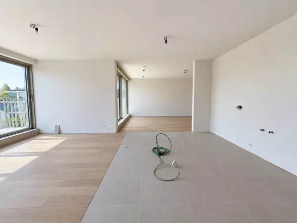 Ruim nieuwbouw appartement te Sint-Idesbald.