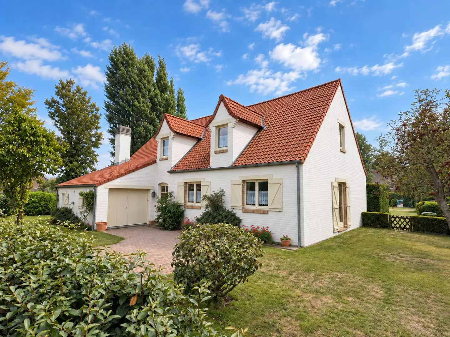 Charmante villa op 1.510 m² in een rustige omgeving te Sint-Idesbald