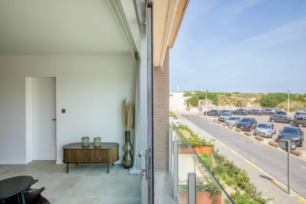 Smaakvol gerenoveerd appartement met zicht op de duinen.