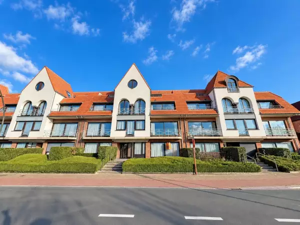 Instapklaar appartement met terras aan voor -en achterzijde.