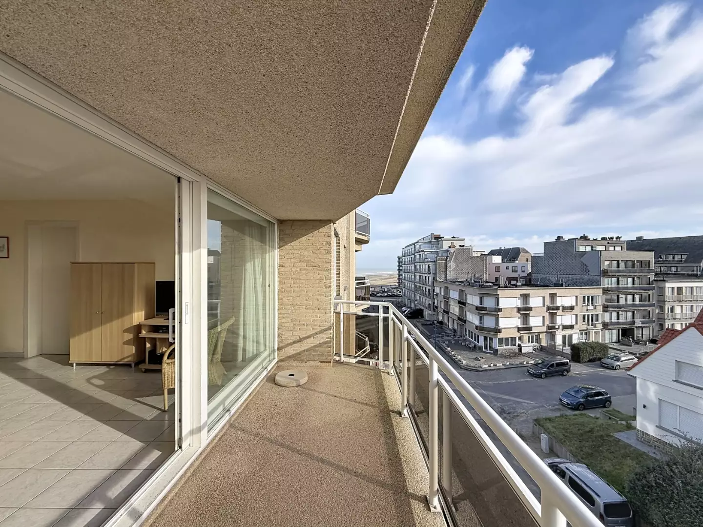 Appartement prêt à emménager avec terrasse ensoleillée à Coxyde